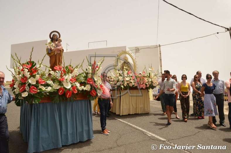 Momento de la procesión de este mediodía en La Breña (Foto TA)